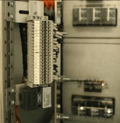 無線測溫產(chǎn)品在中航光電新建廠房項目中的應(yīng)用 安科瑞耿敏花